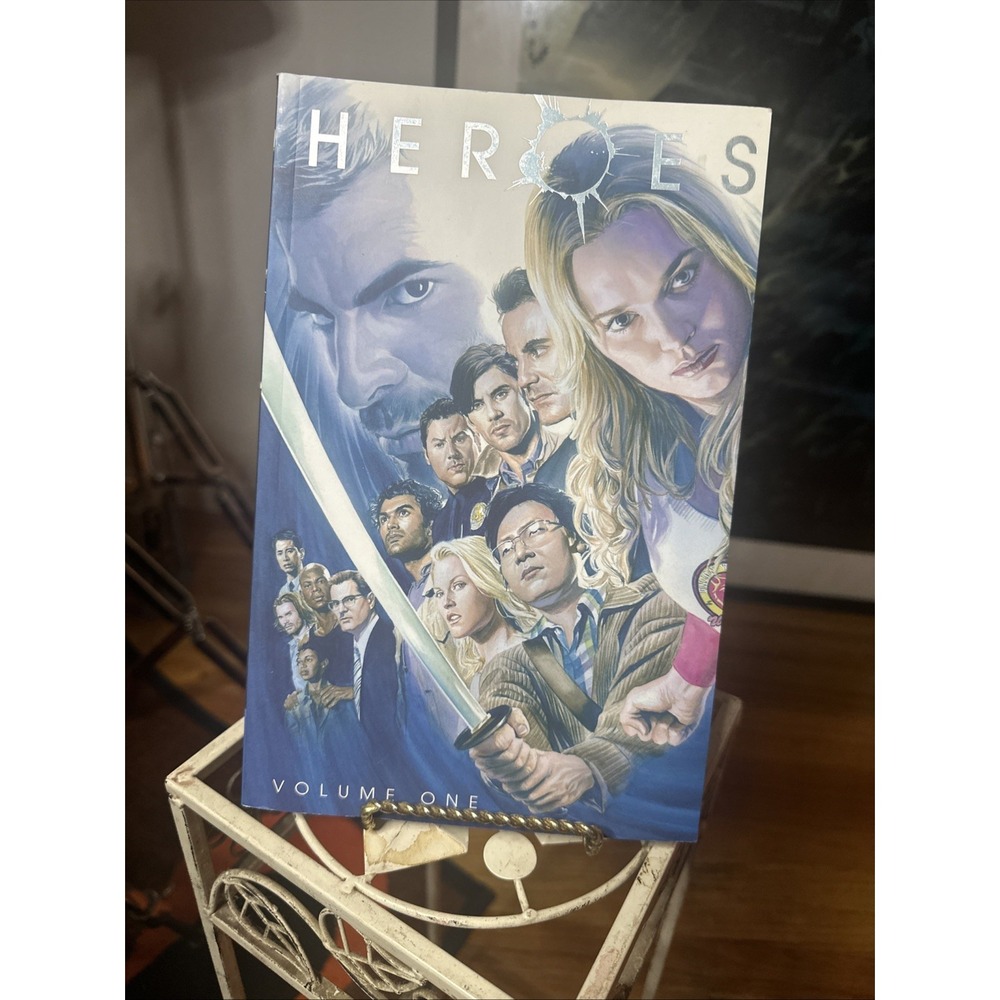 Heroes Volume‎ 1 - DC Trade Paperback Book - Graphic Novel 2007